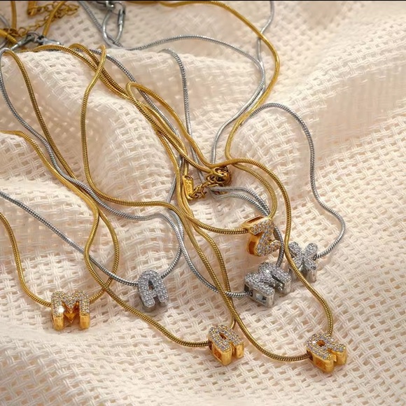 -K- Crystal Initial Letter Pendant Necklace Waterproof Gold letter——K - Picture 1 of 7